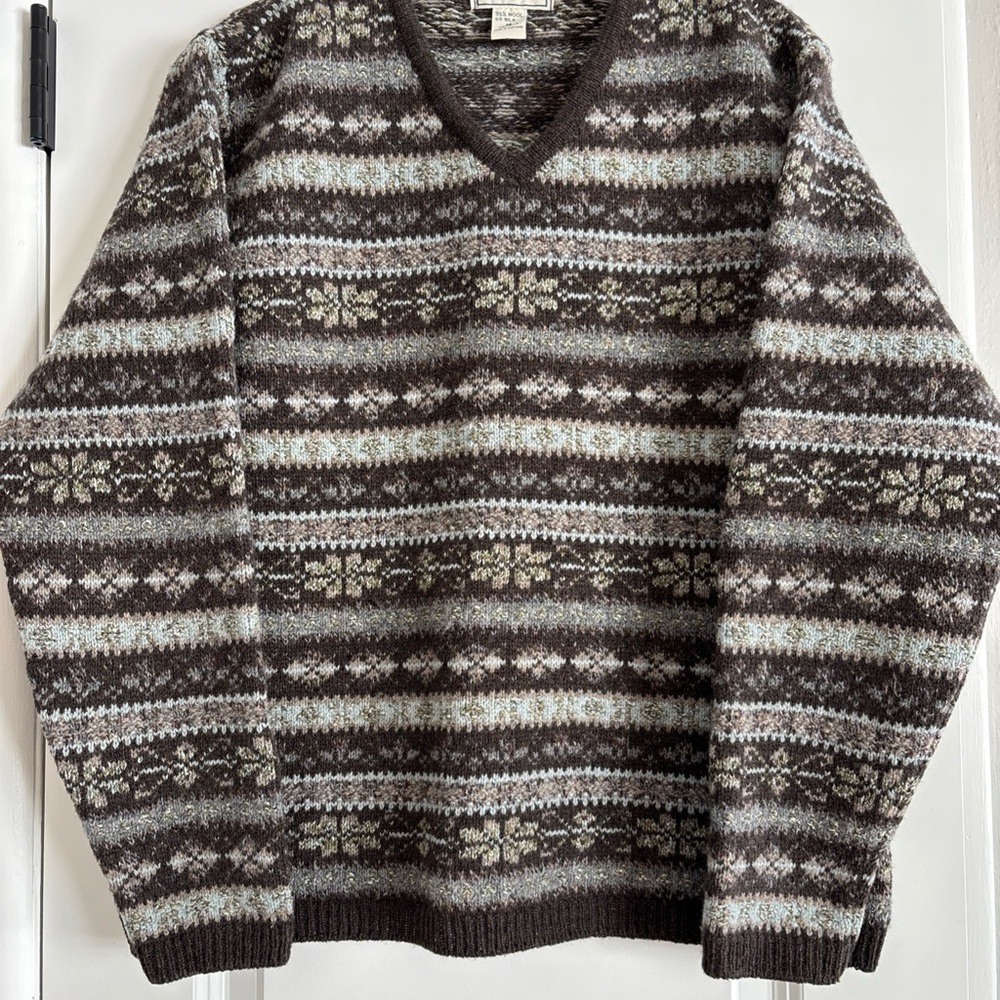 VNTG women M LL Bean Wool Icelandic Fair Isle V Neck Blue Gray Sweater Scotland